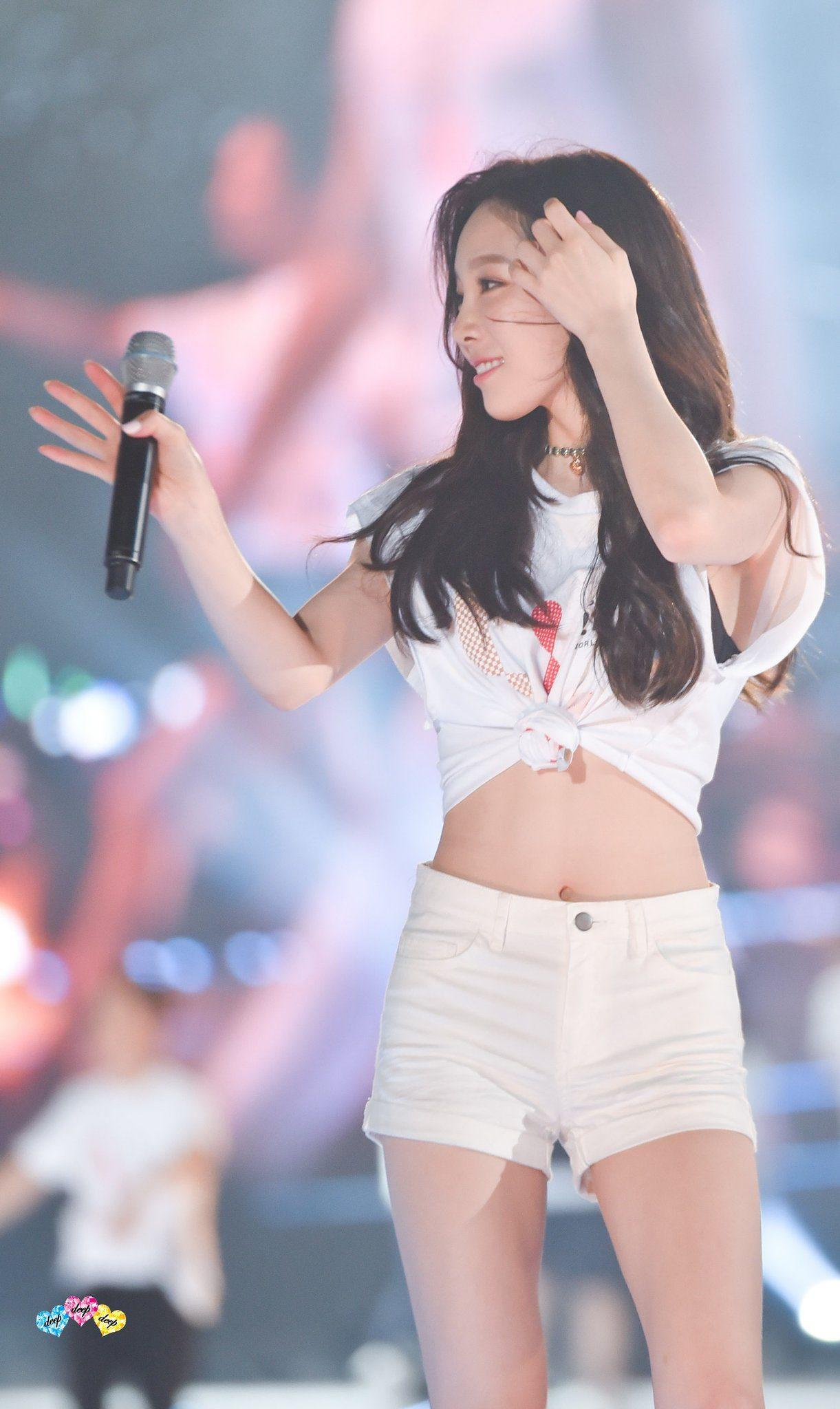 10+ Sexiest Outfits Of Taeyeon Ever - Koreaboo