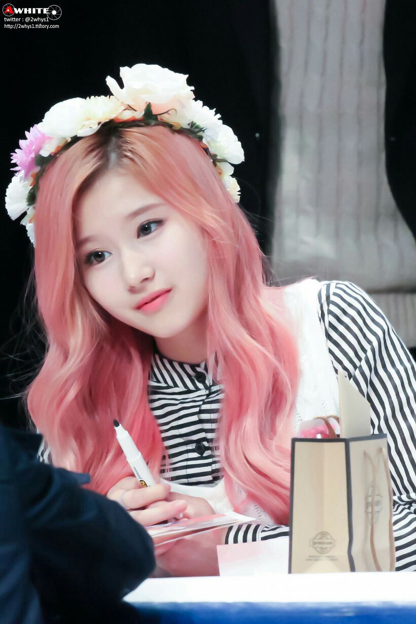 20 K-Pop Idols Who Look Pretty In Pink Hair - Koreaboo