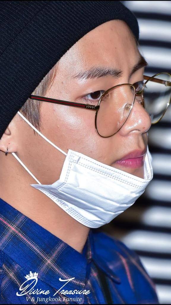 10+ Photos Of BTS V's Bare Face That Will Make You Forget How To Breathe