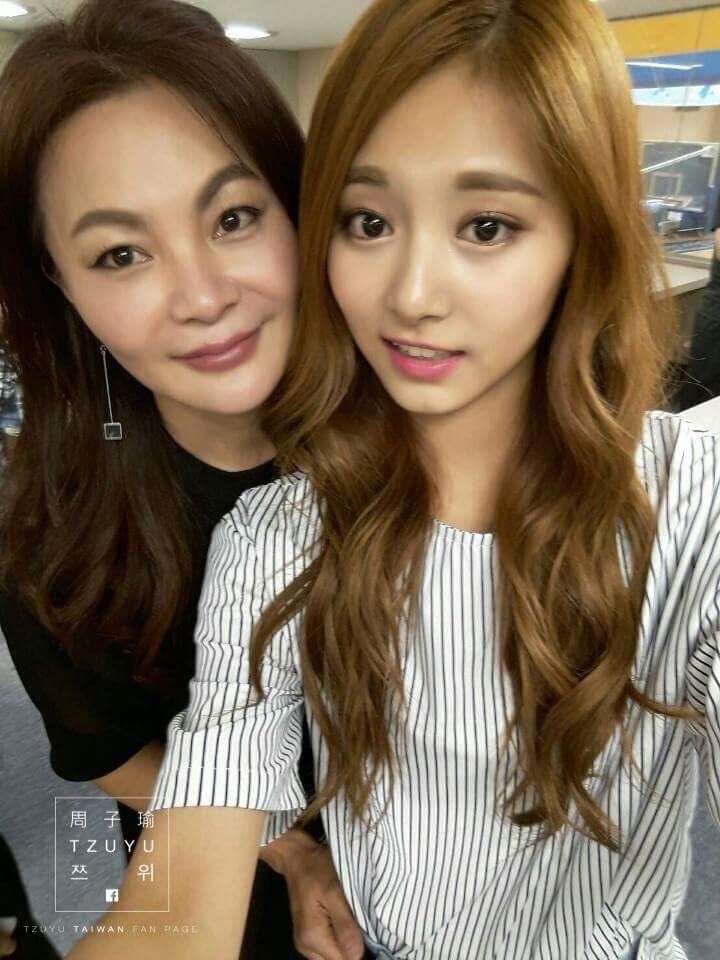 Meet The Only Women More Beautiful Than TWICE: Their Mothers - Koreaboo