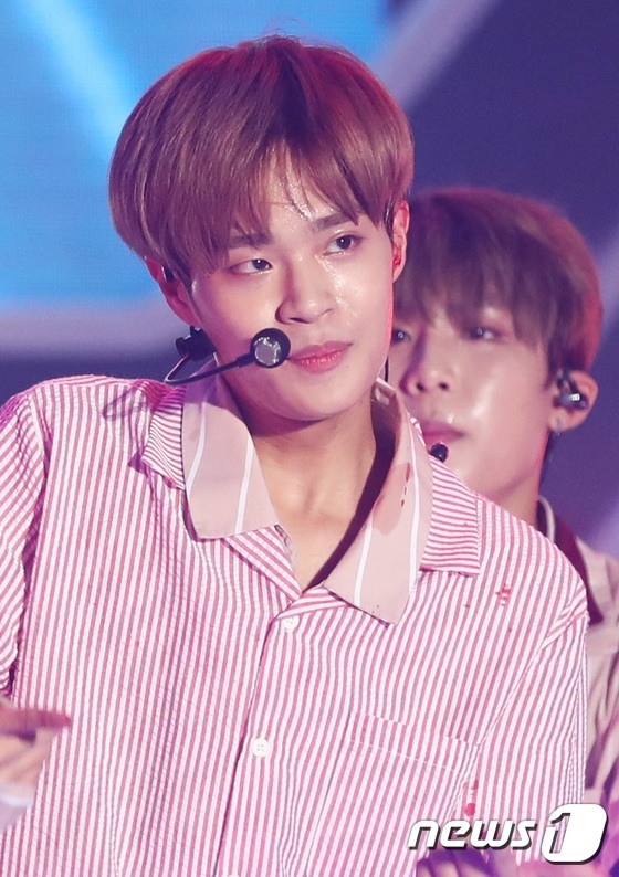 Wanna One Daehwi Was Bleeding From His Head During Performance - Koreaboo