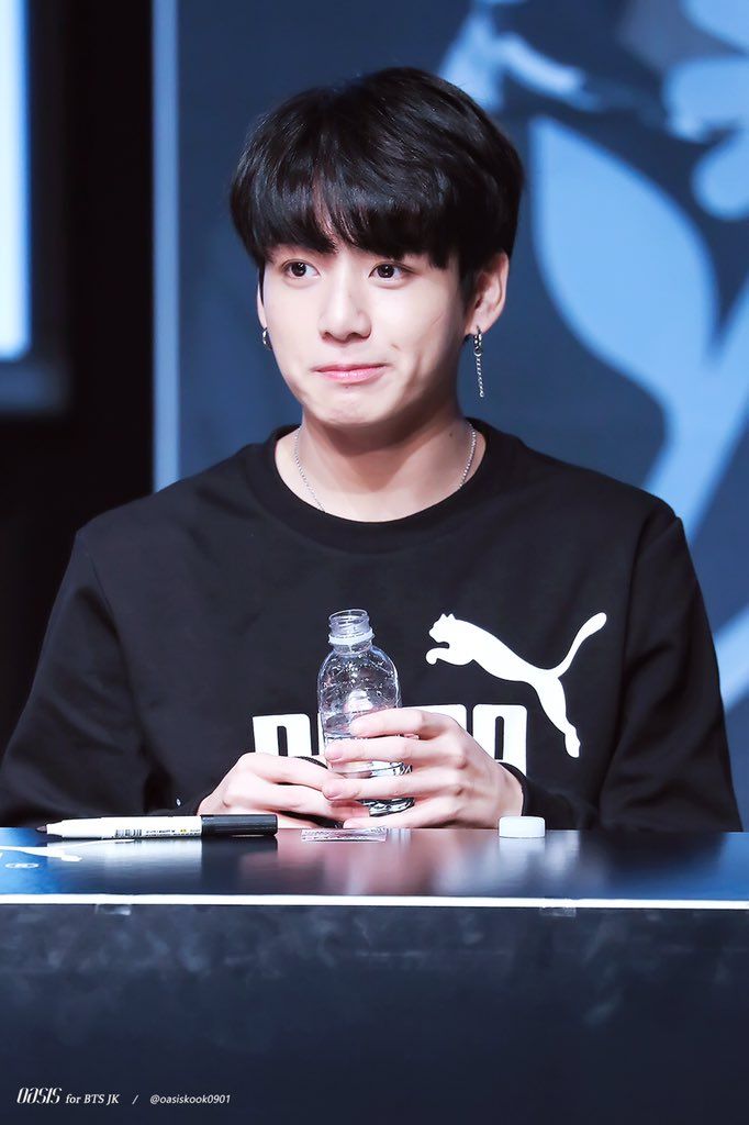 BTS Jungkook Dyed His Hair Black And Fans Think He Looks Different -  Koreaboo