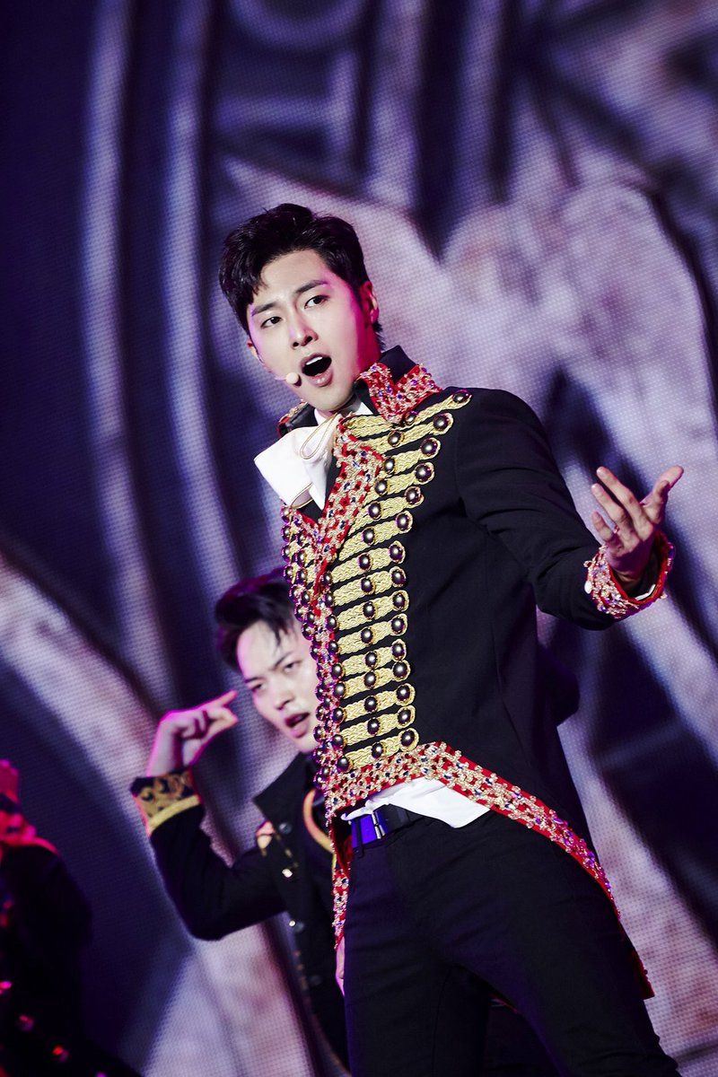 Tvxq S Yunho Recalls The Time He Almost Performed Naked Onstage Koreaboo