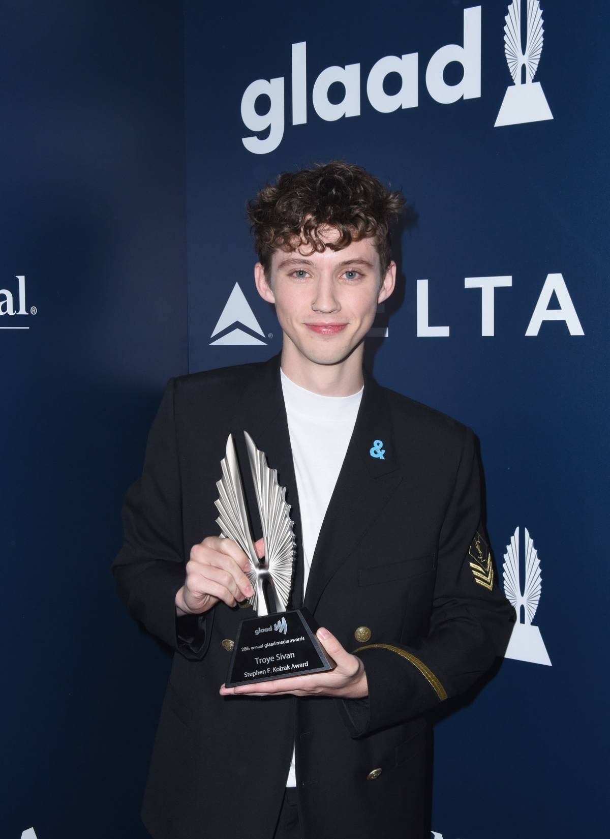 Troye Sivan 2022 Smiling