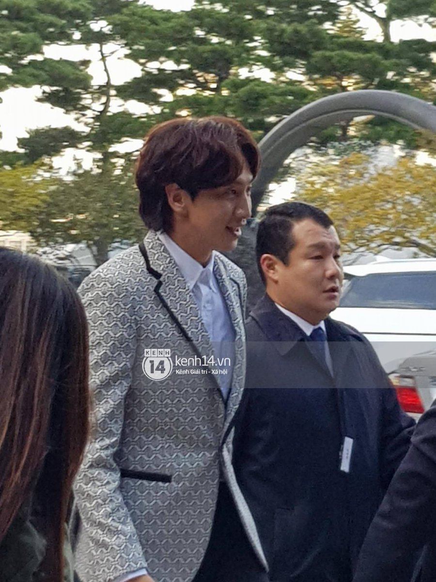 Lee Kwang Soo Park Bo Gum And More Have Arrived At Song Song Couple S Wedding Koreaboo