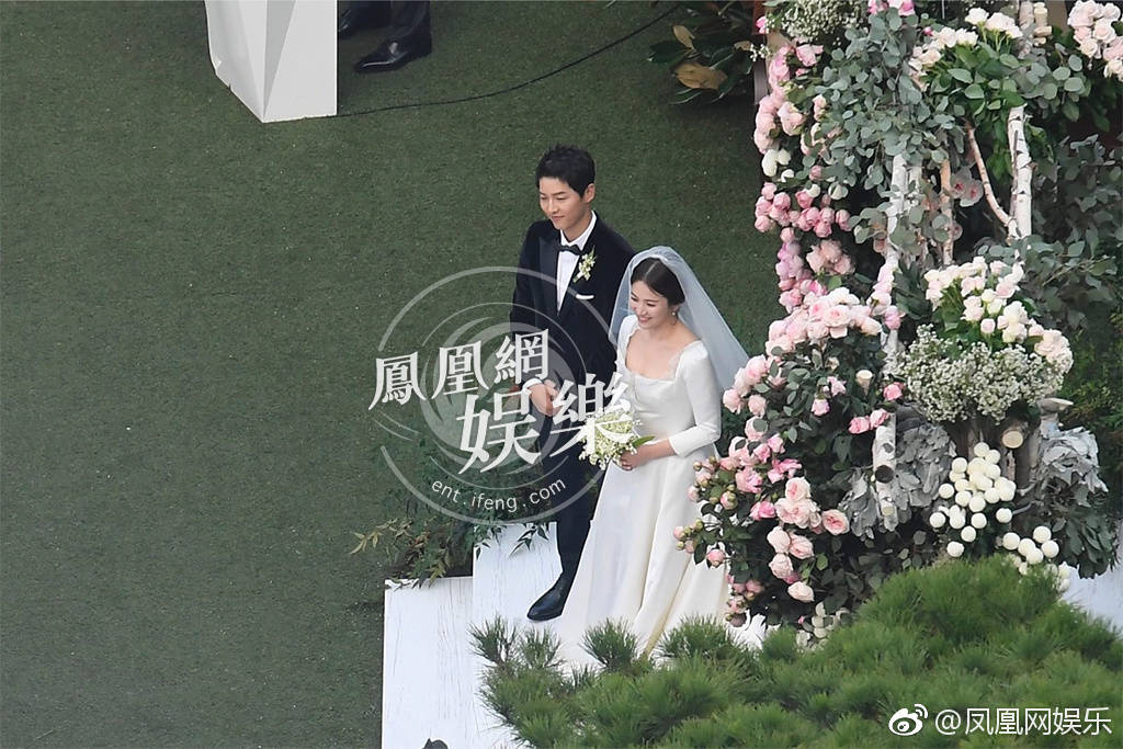 Breaking Song Joong Ki And Song Hye Kyo Are Officially A Married Couple Koreaboo