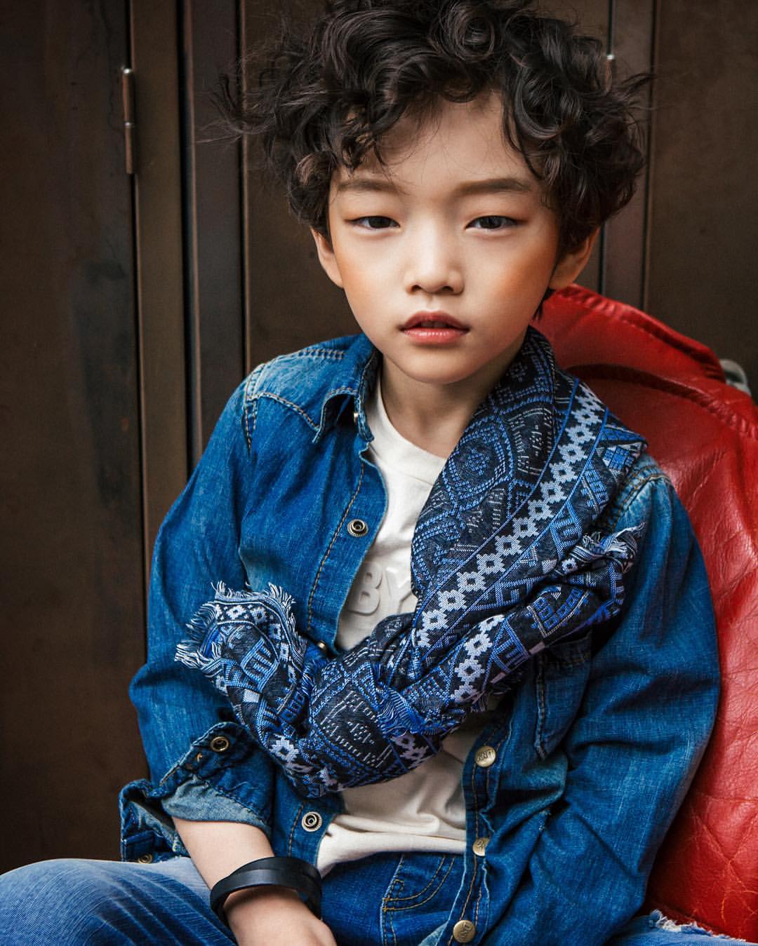 Русско китайский мальчик. Самые красивые азиаты дети. Ребенок азиатской внешности. Корейские дети. Кудрявый азиатский ребенок.