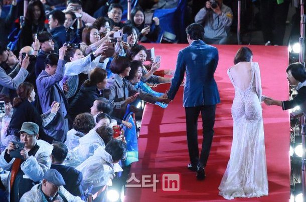 Yoona S Red Carpet Dress Revealed A Clear Outline Of Her Butt Everyone Stared Koreaboo