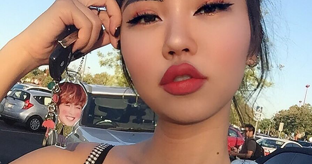 Korean Woman Shares Her Flawless "Glass Skin" Beauty Regimen, Goes